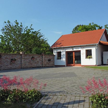Fuezesi Papa Vendeghaza Hotel Harta Exterior photo