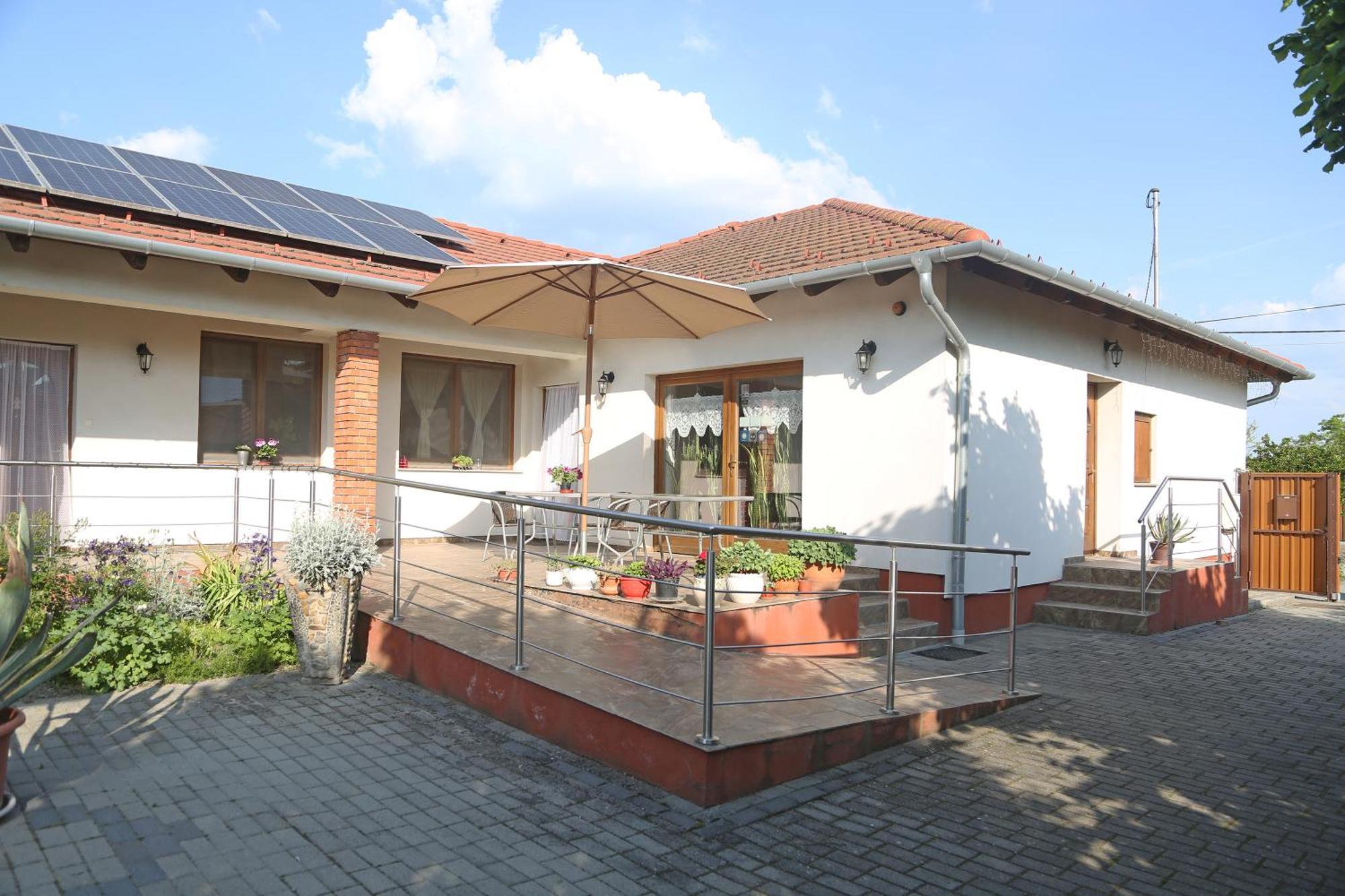 Fuezesi Papa Vendeghaza Hotel Harta Exterior photo